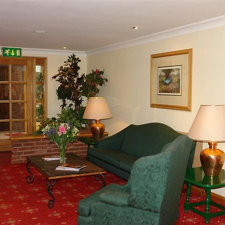 Oaklands Lodge Hotel Saint Saviour Bagian luar foto